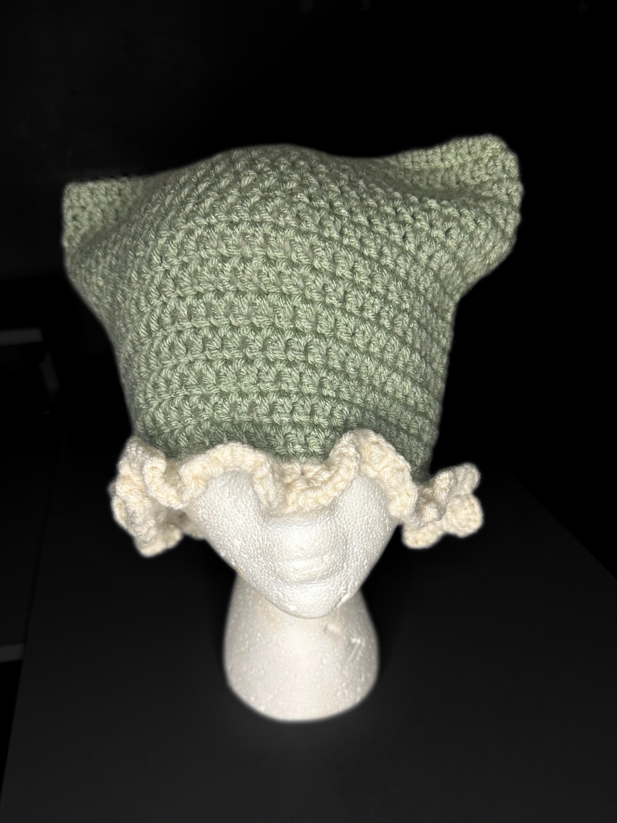 Cat beanie with Ruffles
